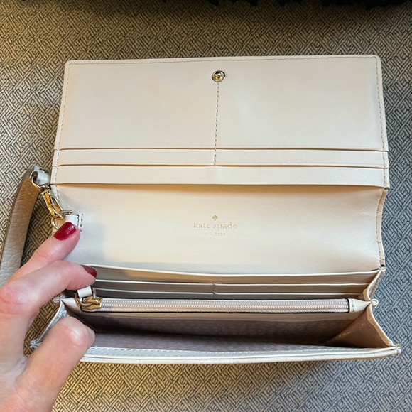 ♠️ Kate Spade Wallet/Wristlet - Picture 4 of 6